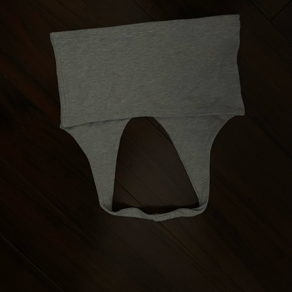 BRANDY MELVILLE HALTER TOP - Picture 2 of 3